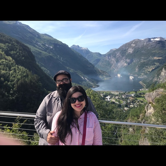 Hola! :) Meet your posher! ❤️ - Picture 3 of 4